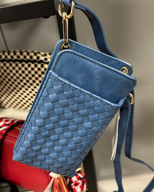 light blue woven cute crossbody purse with gold zippers and lots of pockets