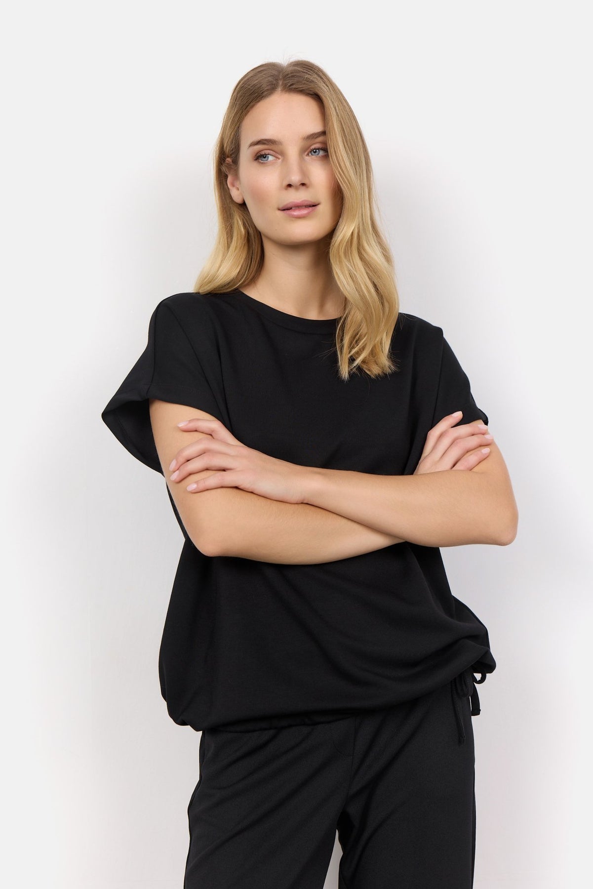 banu comfy sweatshirt tshirt black