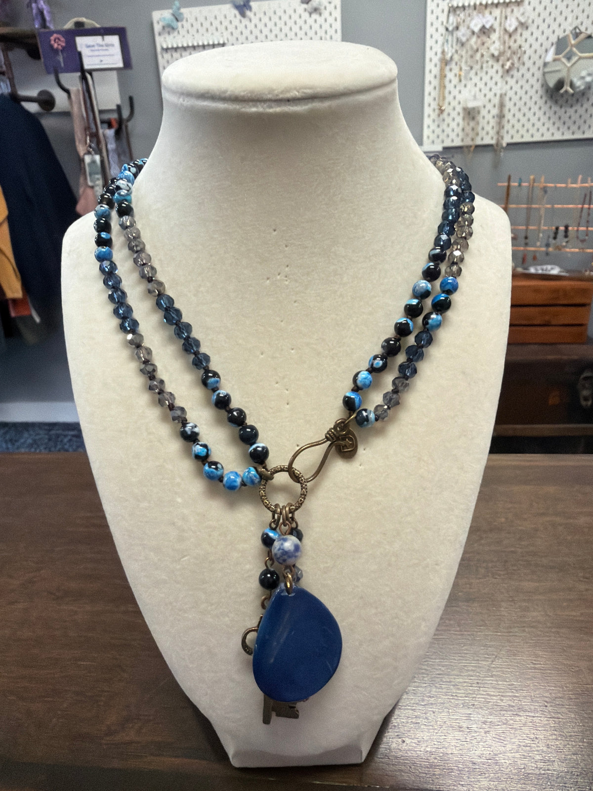 Suki Agate Necklace