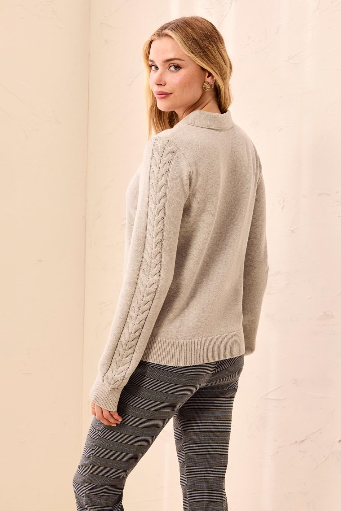Button Collared Cable