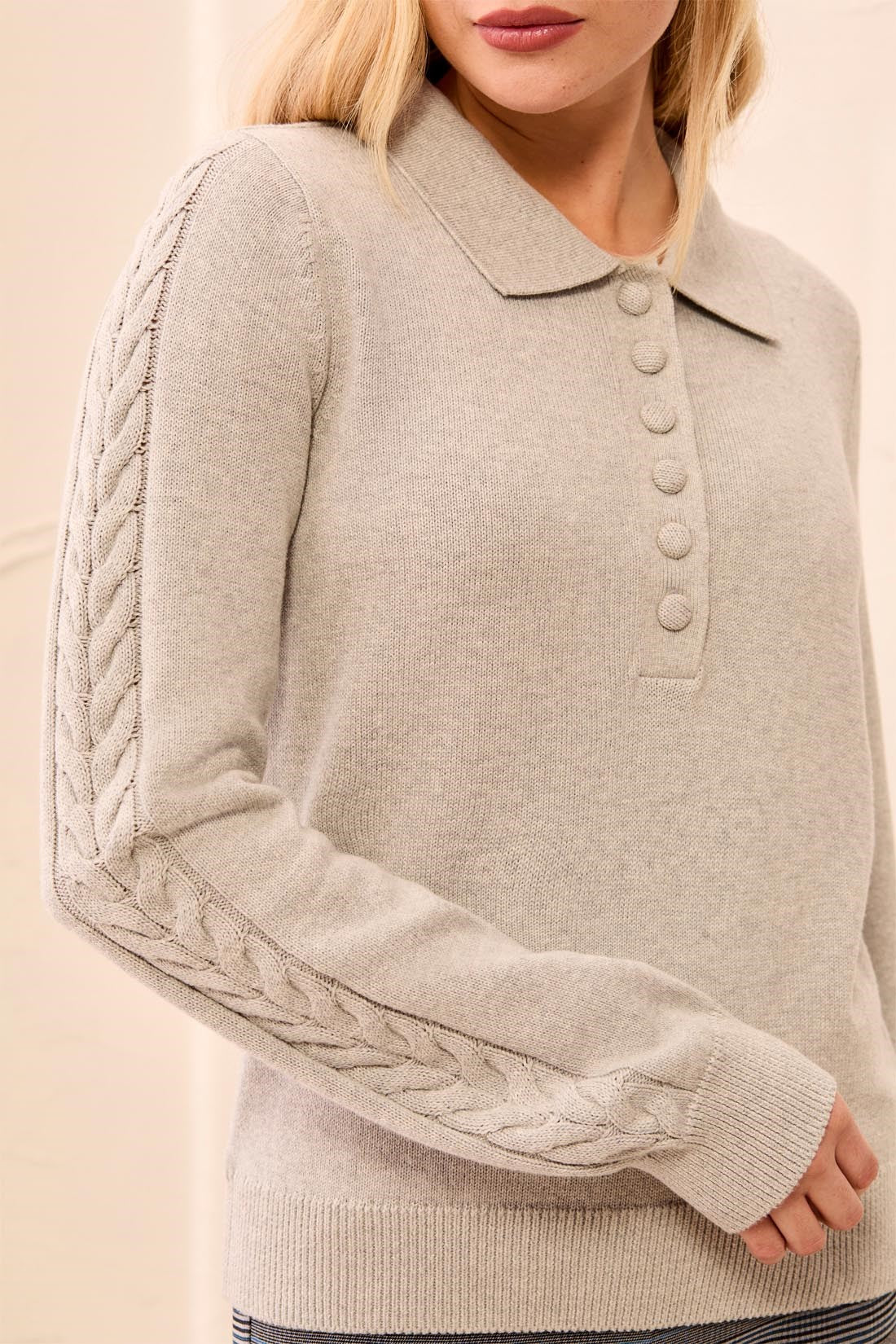 Button Collared Cable