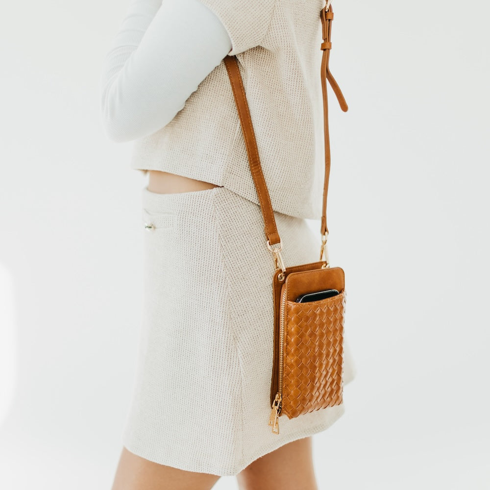 light brown woven cute crossbody purse with gold zippers and lots of pockets